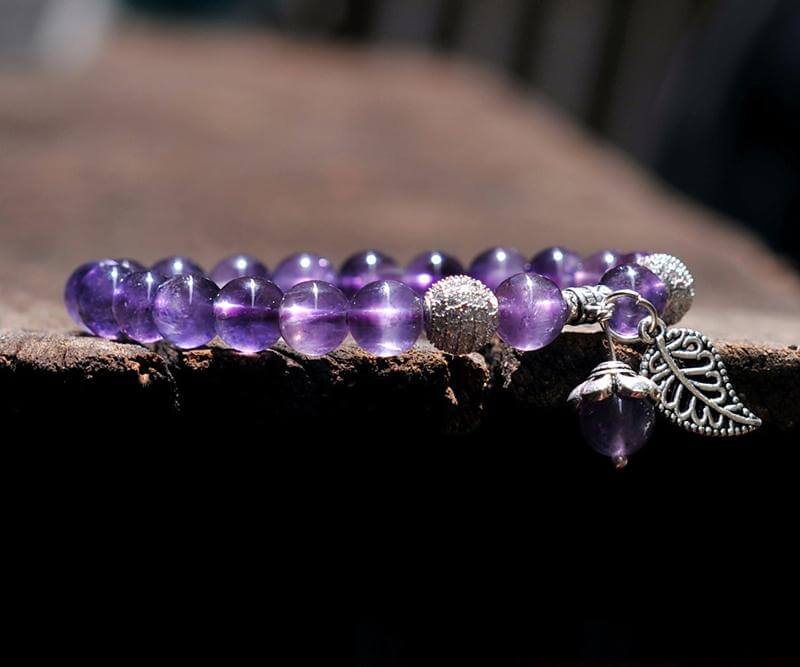 Vòng tay phong thủy màu tím mang đến nhiều may mắn cho mệnh Hỏa, Thổ