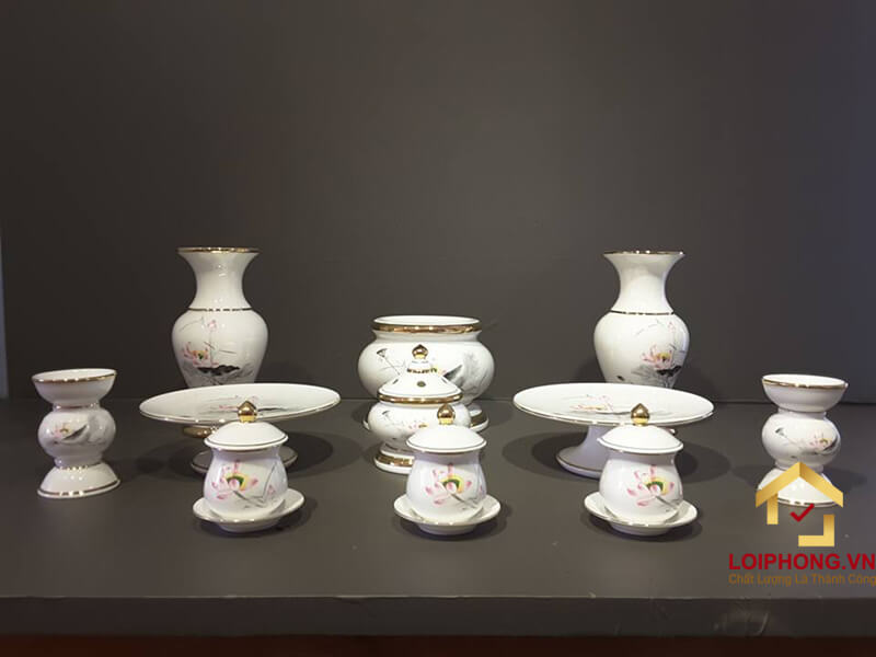 Bộ đồ thờ cúng bằng gốm sứ 1