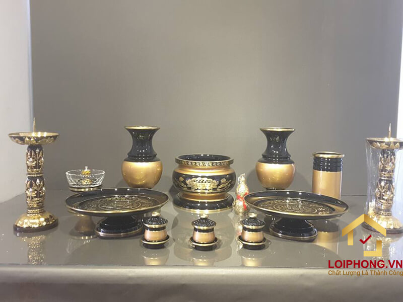 Bộ đồ thờ được làm bằng đồng đẹp