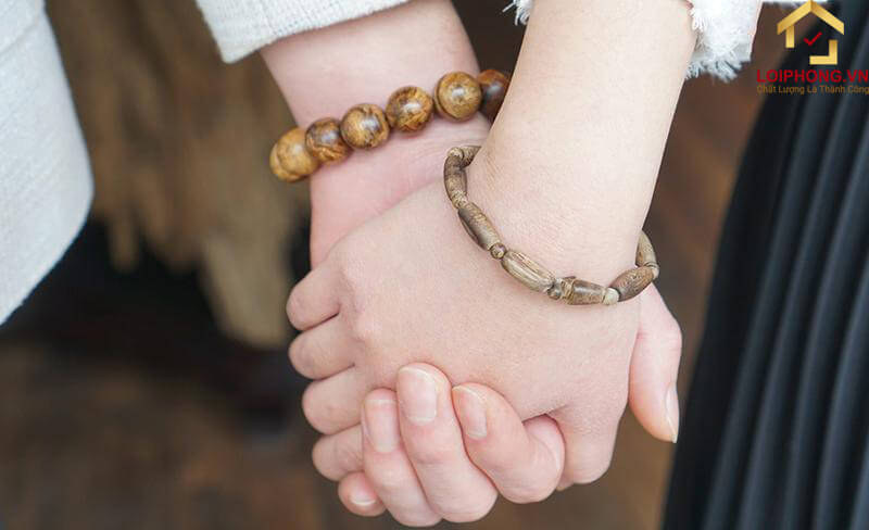 Mẫu vòng tay trầm hương đẹp cho nữ