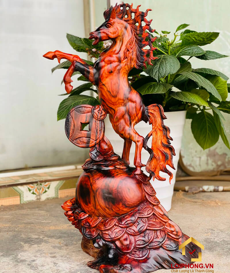 Nhất mã phi thiên tài lộc gỗ trắc