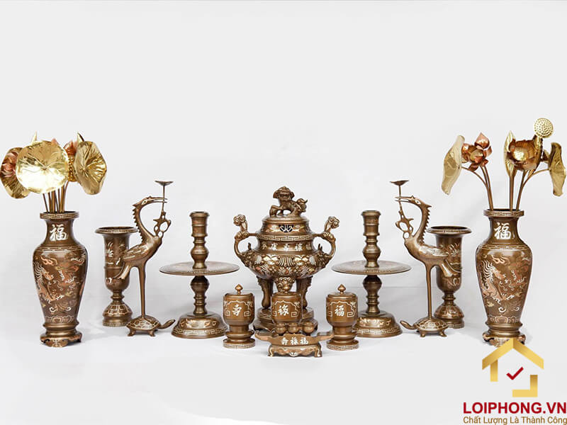 Bộ đồ thờ cúng bằng đồng