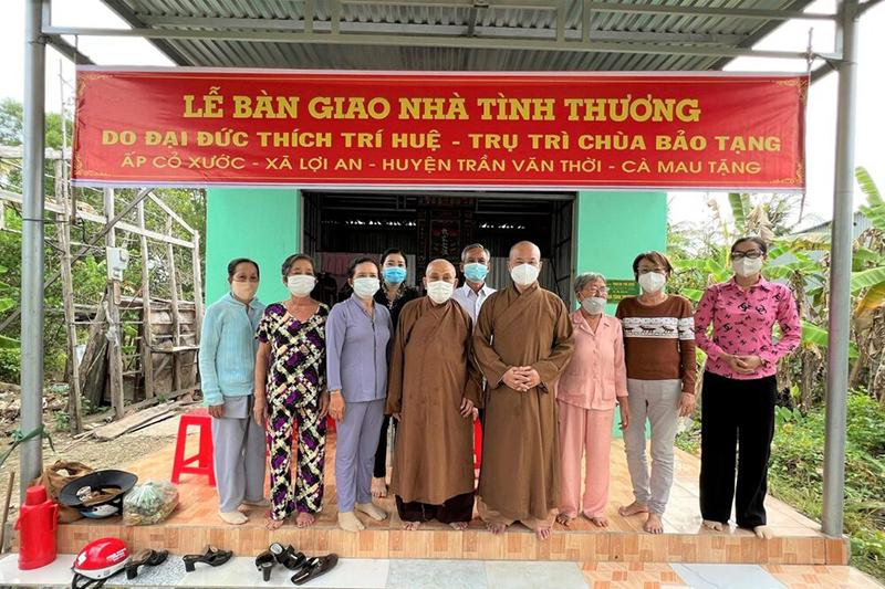 Thầy Thích Trí Huệ tích cực tham gia hoạt động từ thiện