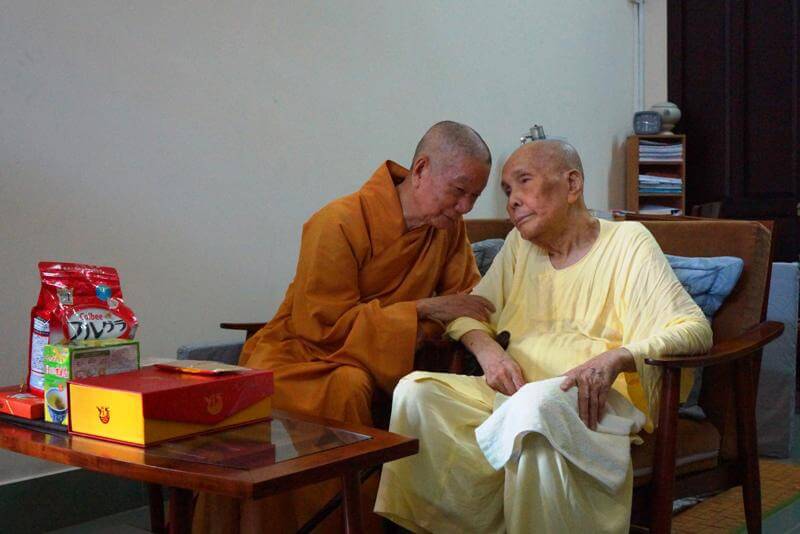Hòa thượng Thích Trí Quảng (Trái) và Đại lão Hòa thượng Thích Trí Quang