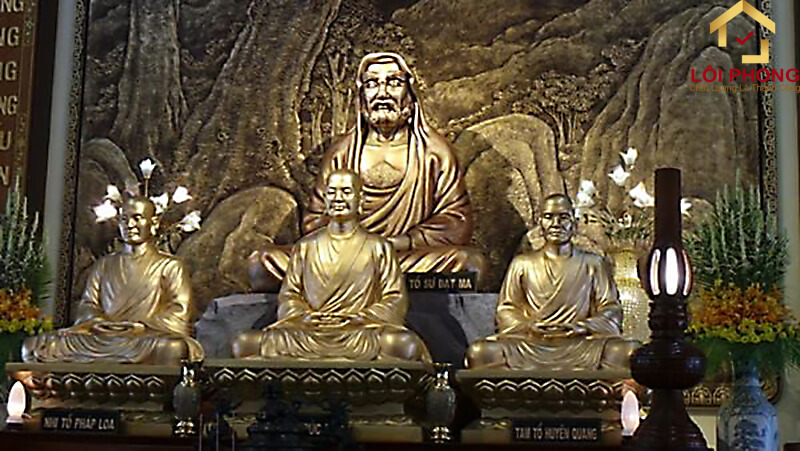 Tam tổ của Thiền Phái Trúc Lâm là vua Trần Nhân Tông, Pháp Loa và Huyền Quang