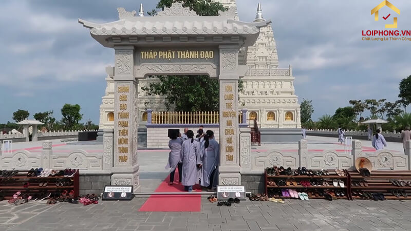 Khi vào viếng lễ và hành hương bái Phật tại Thiền Viện phải có một thái độ thật thành kính