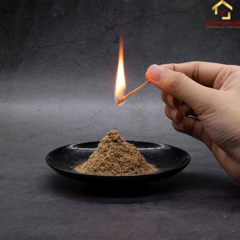 Bột trầm hương được sử dụng để đốt xông nhà, tẩy uế