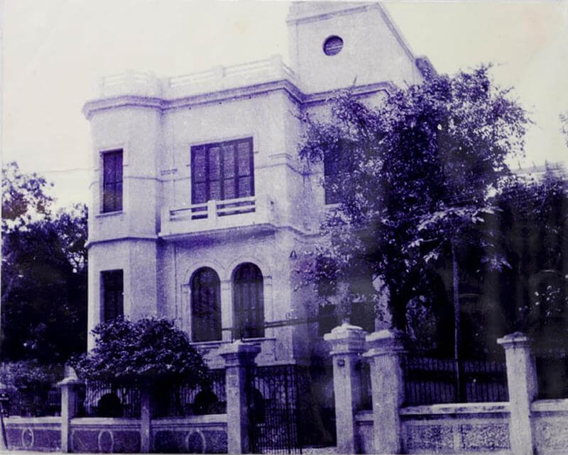 Nhà số 90 Thợ Nhuộm - nơi đồng chí Trần Phú viết dự thảo bản Luận cương chính trị của Đảng cộng sản Đông Dương