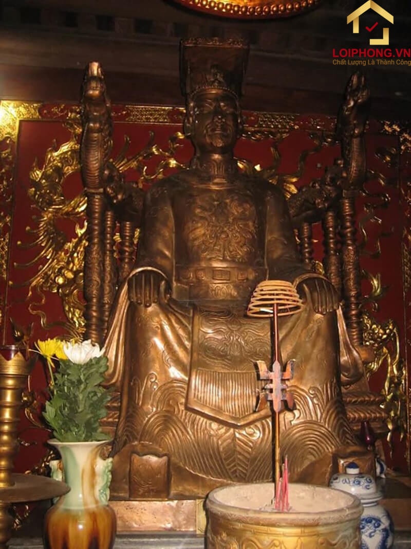 Tượng của ông được thờ tại đền Trần Nam Định và được người dân thờ cúng, làm giỗ hàng năm