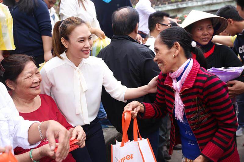 Khuyến khích con người làm việc thiện