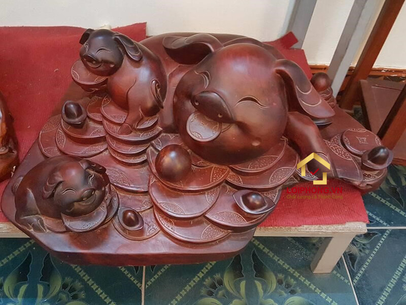 Những mẫu tượng con heo bằng gỗ thể hiện cho sự sinh sôi, nảy nở