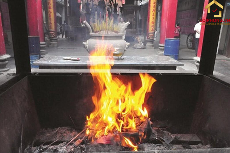 Đốt vàng mã đúng cách để có thể giữ gìn được truyền thống và tục lệ của người dân từ thời xa xưa