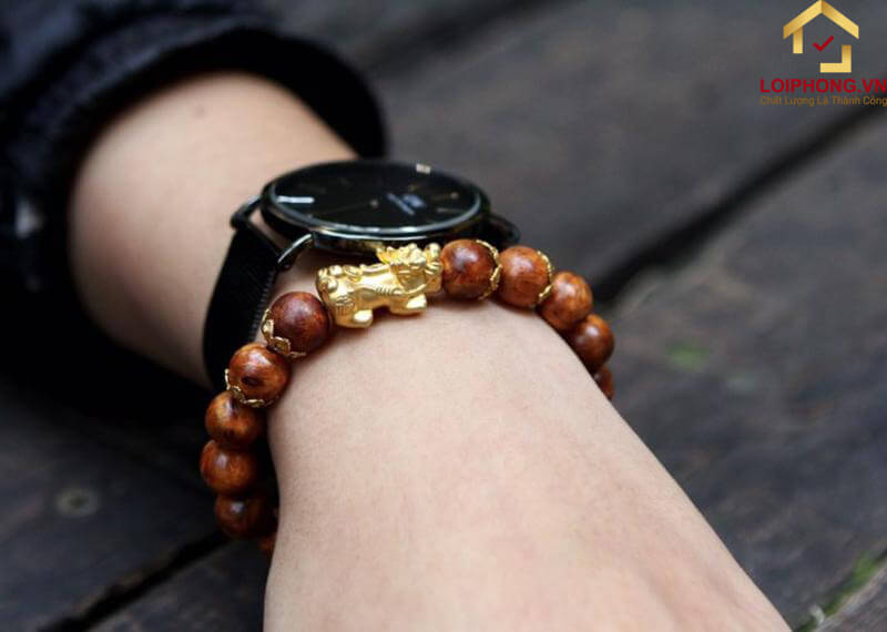 Chỉ đeo một bên tay