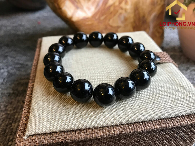 Chọn màu sắc vòng phong thuỷ mệnh Thổ với các gam màu tương sinh như đỏ, hồng, cam, tím