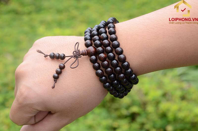 Sử dụng và bảo quản vòng tay gỗ trắc như thế nào?