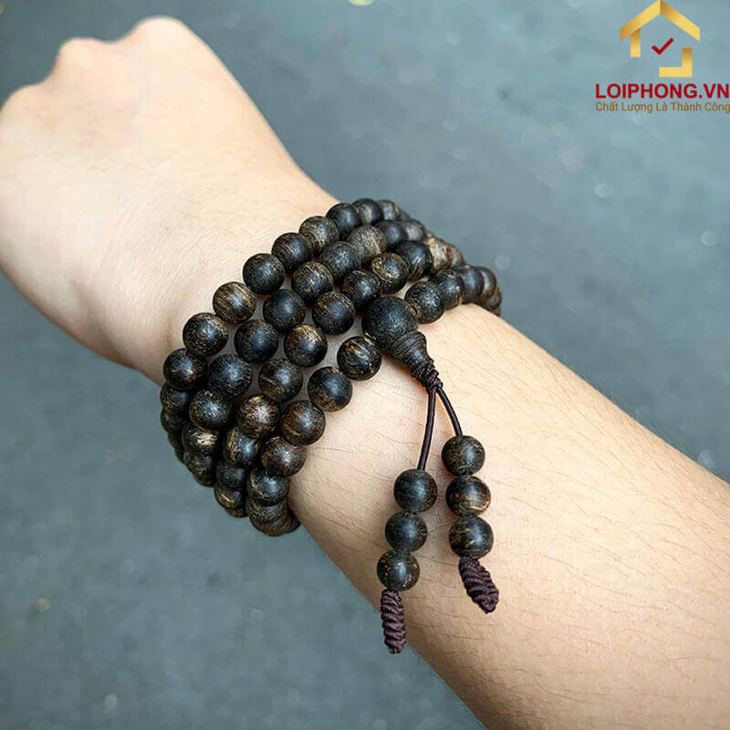 Đeo vòng Trầm Hương sẽ giúp xua đuổi được tà khí và điềm xấu để mang lại những điều may mắn