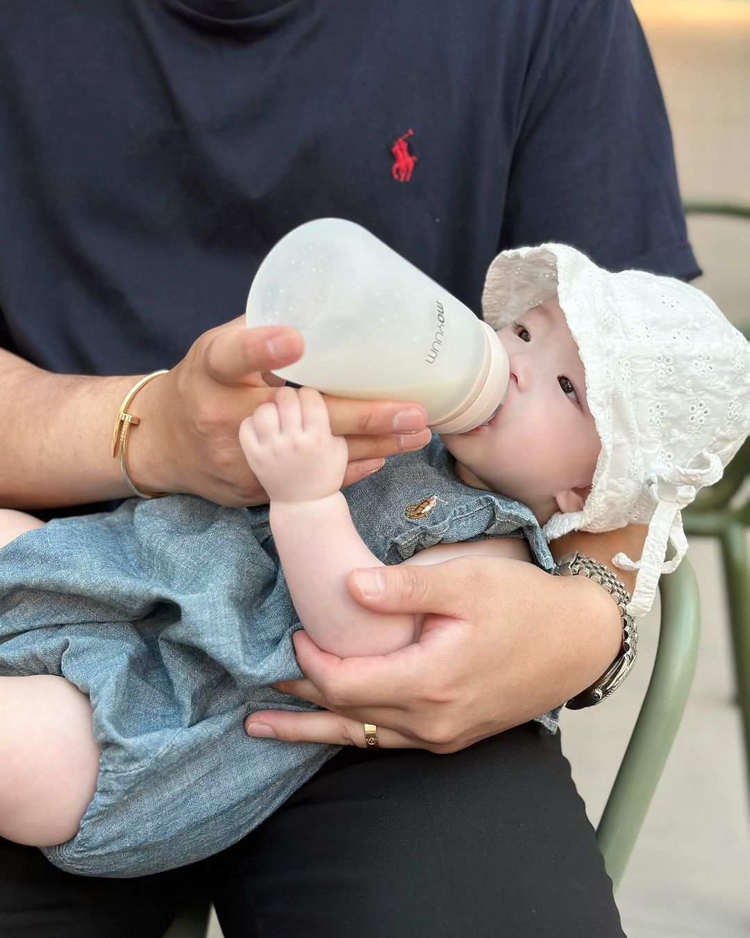 Lựa chọn bình silicon Moyuum, ba mẹ yên tâm bé có những trải nghiệm êm ái đầu đời