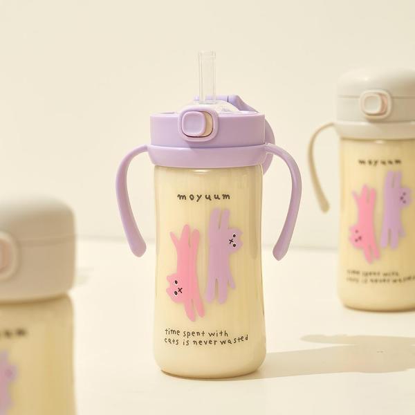 Với thiết kế xinh xắn đáng yêu, chắc chắn bé sẽ mê bình tập hút Moyuum ngay từ cái nhìn đầu tiên
