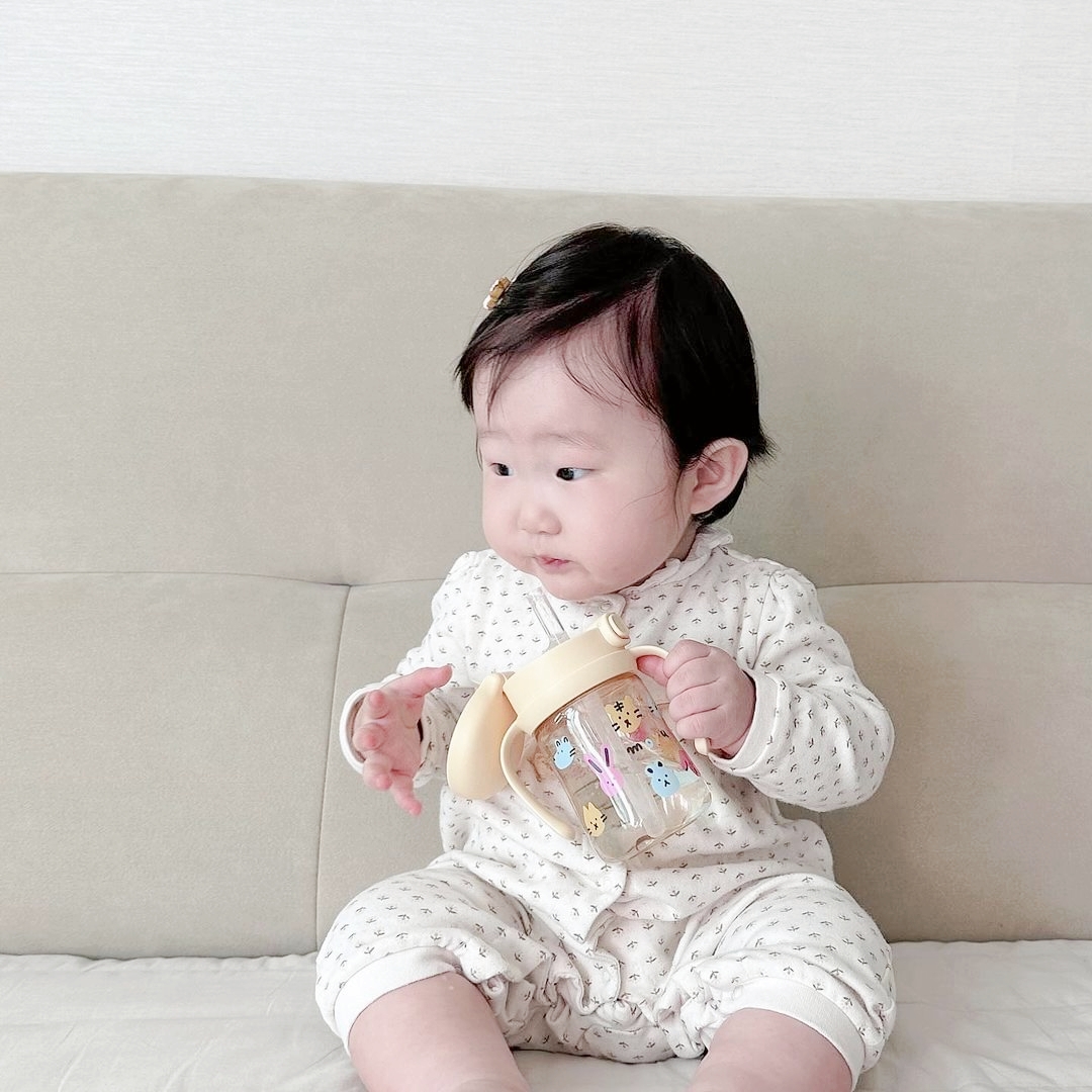 Thói quen uống nước mang lại nhiều lợi ích cho sức khỏe của bé