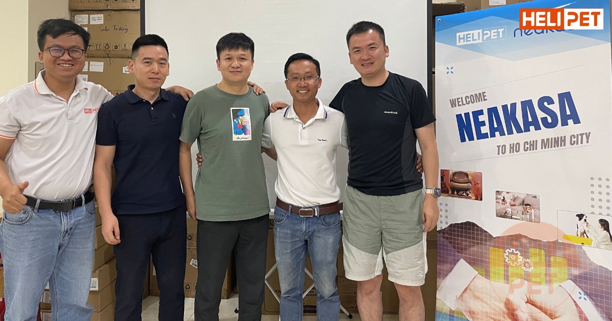 Buổi gặp mặt, chia sẻ giữa Helipet và Neakasa tại văn phòng của Helipet