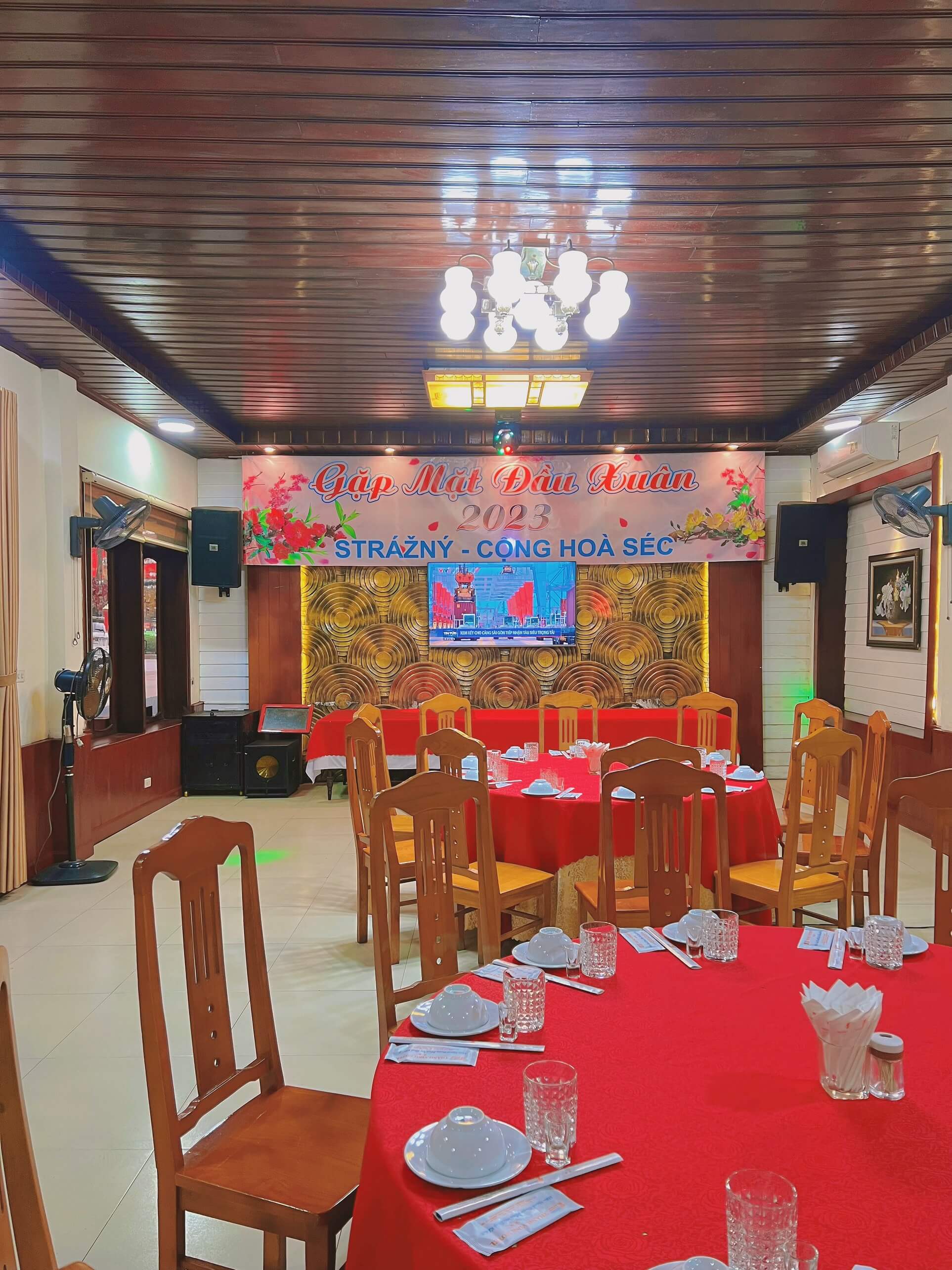 Tổ chức sự kiện