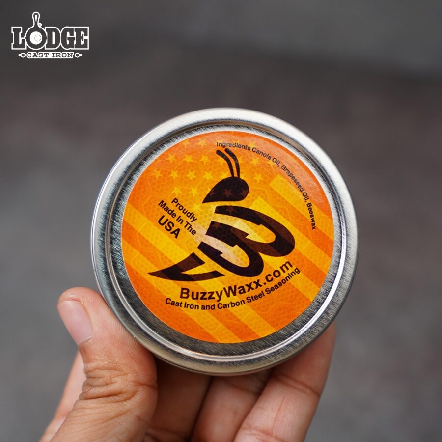 Tôi dầu định kỳ để bảo vệ chảo gang