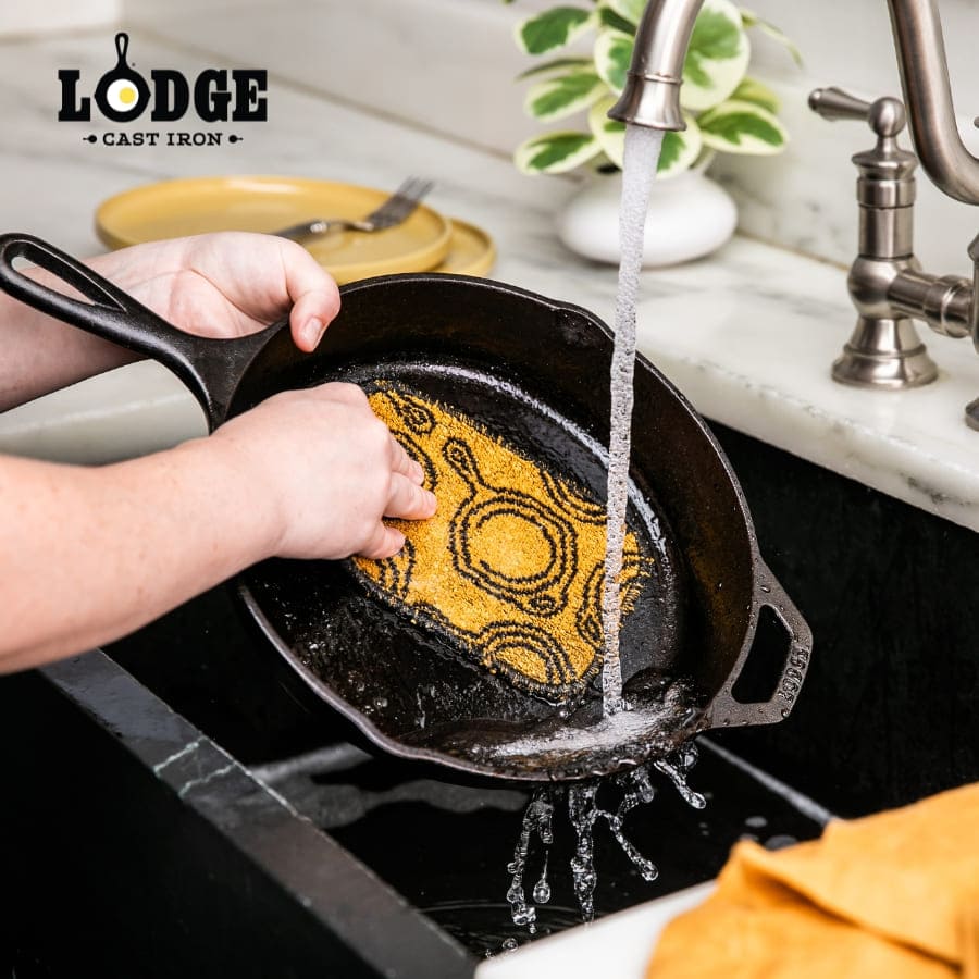 Cách vệ sinh chảo gang mới mua tại nhà