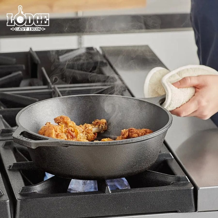 Chảo gang sâu lòng bếp từ linh hoạt trong nấu ăn