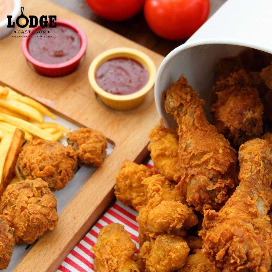 Gà rán ngon nhất khi ăn kèm với tương ớt