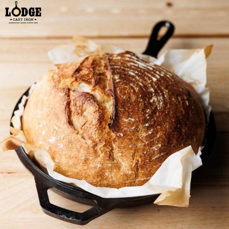 Nồi gang phân bố nhiệt đều cho bánh mì vàng giòn