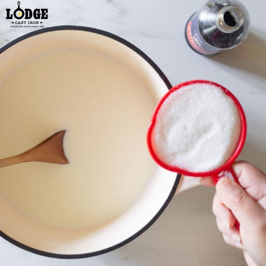 Cách xử lý nồi chảo gang tráng men bị cháy