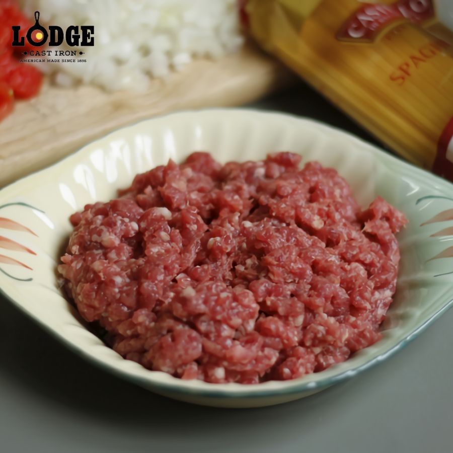 Thịt bò băm dùng để làm sốt mì ý