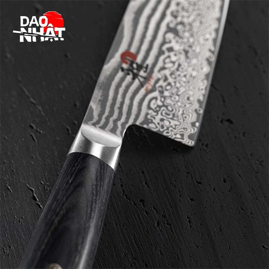 Cán dao được làm từ chất liệu cao cấp, dễ dàng thao tác