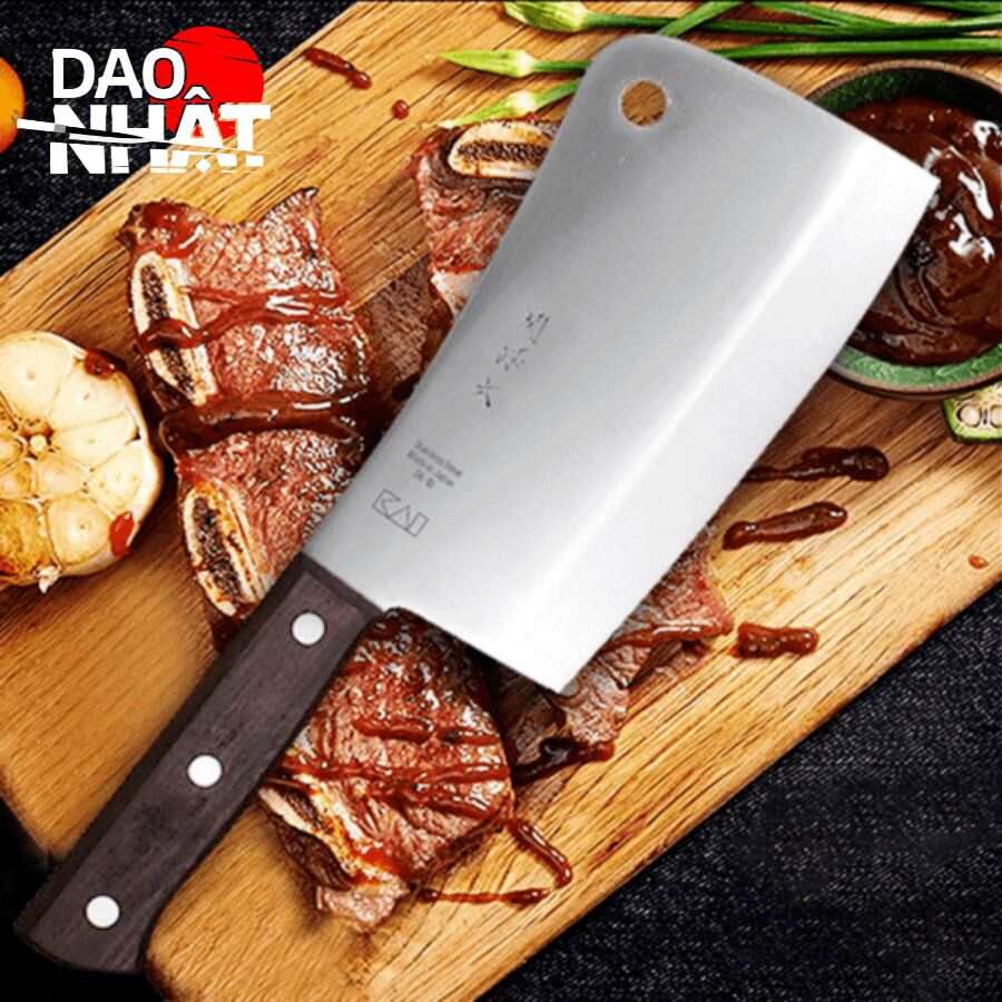 Dao chặt bản to với lưỡi dao sắc bén