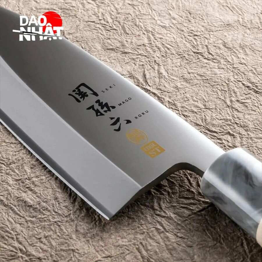 Dao Deba nổi bật với lưỡi dao dày và sắc bén