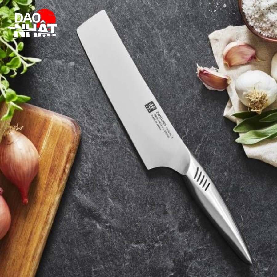 Nakiri sở hữu lưỡi thẳng đặc trưng