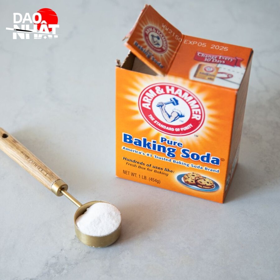 Sử dụng baking soda và nước làm sạch dao rỉ sét