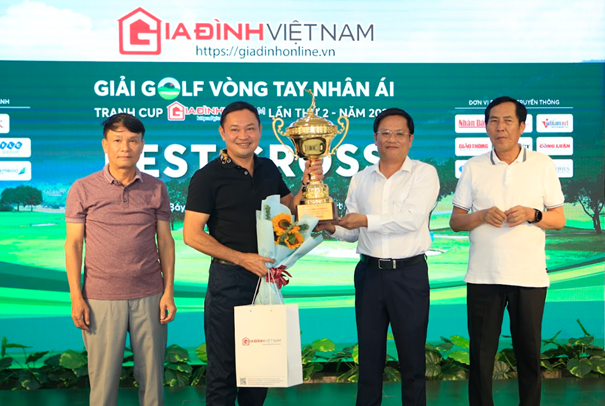 vien-nhai-k3-gop-thanh-cong-giai-golf-5