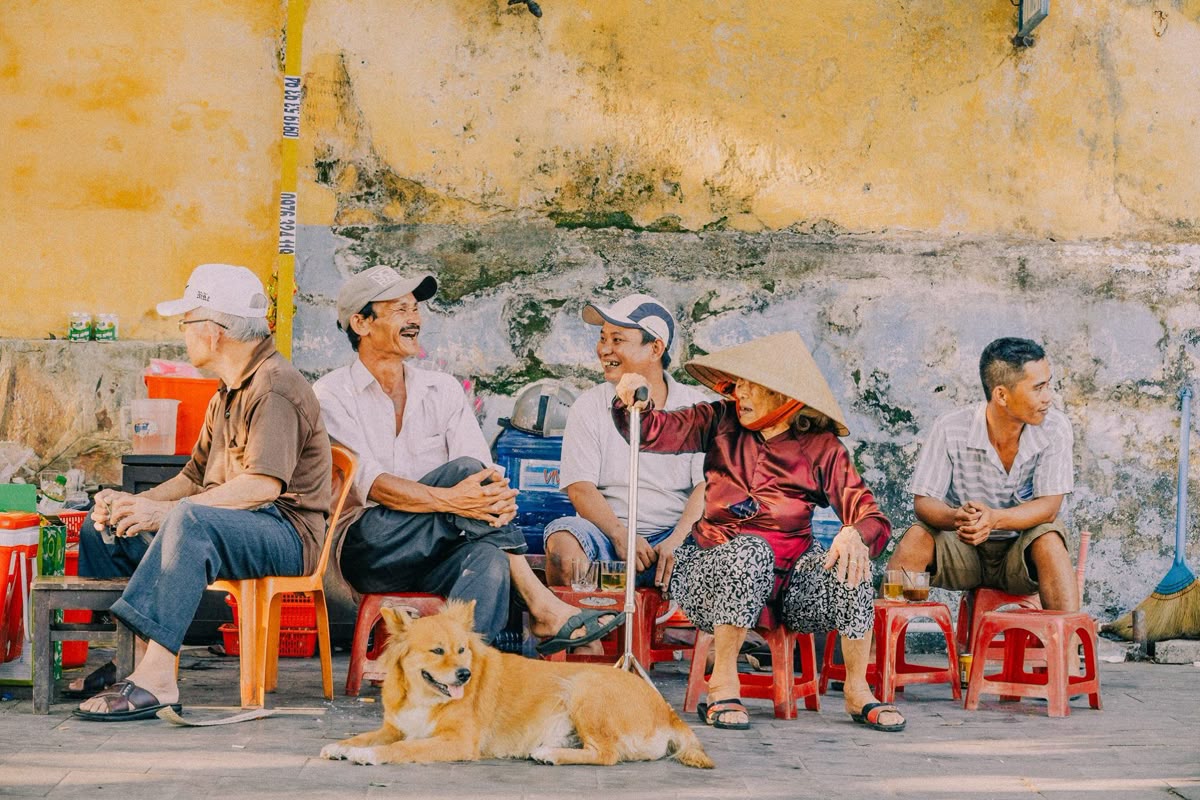 uong-7-8-ly-ca-phe-tra-va-nuoc-moi-ngay-giup-song-lau-hon