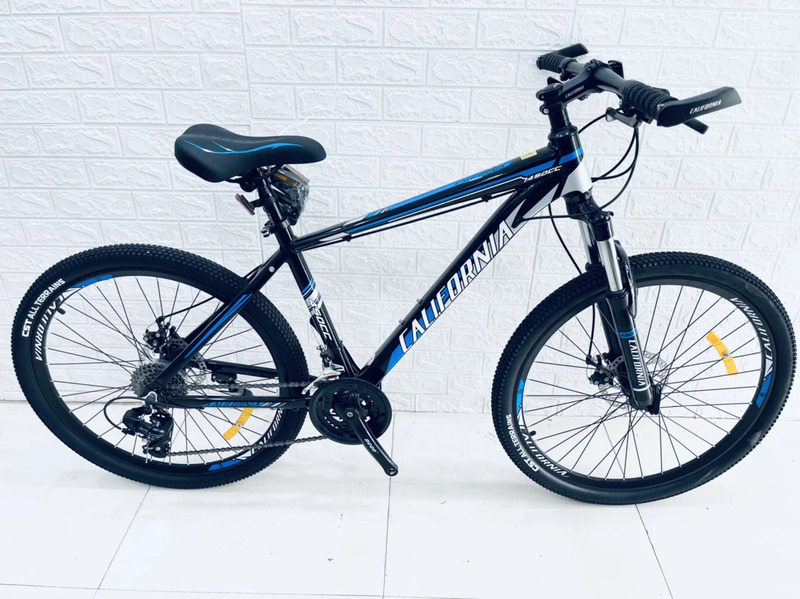 California thương hiệu Mỹ, thành lập năm 1970, sản xuất tại Trung Quốc.