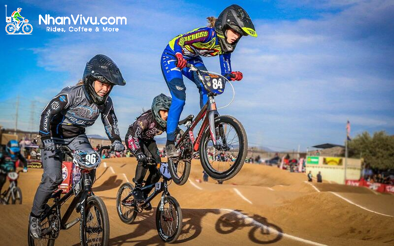 Đạp xe thường xuyên giúp cải thiện tim mạch, tăng sức bền, giảm căng thẳng