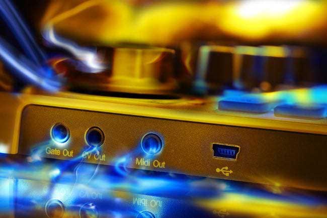 Bàn điều khiển MIDI Arturia BeatStep | Chính hãng - Trả góp 0%