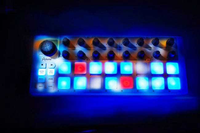 Bàn điều khiển MIDI Arturia BeatStep | Chính hãng - Trả góp 0%