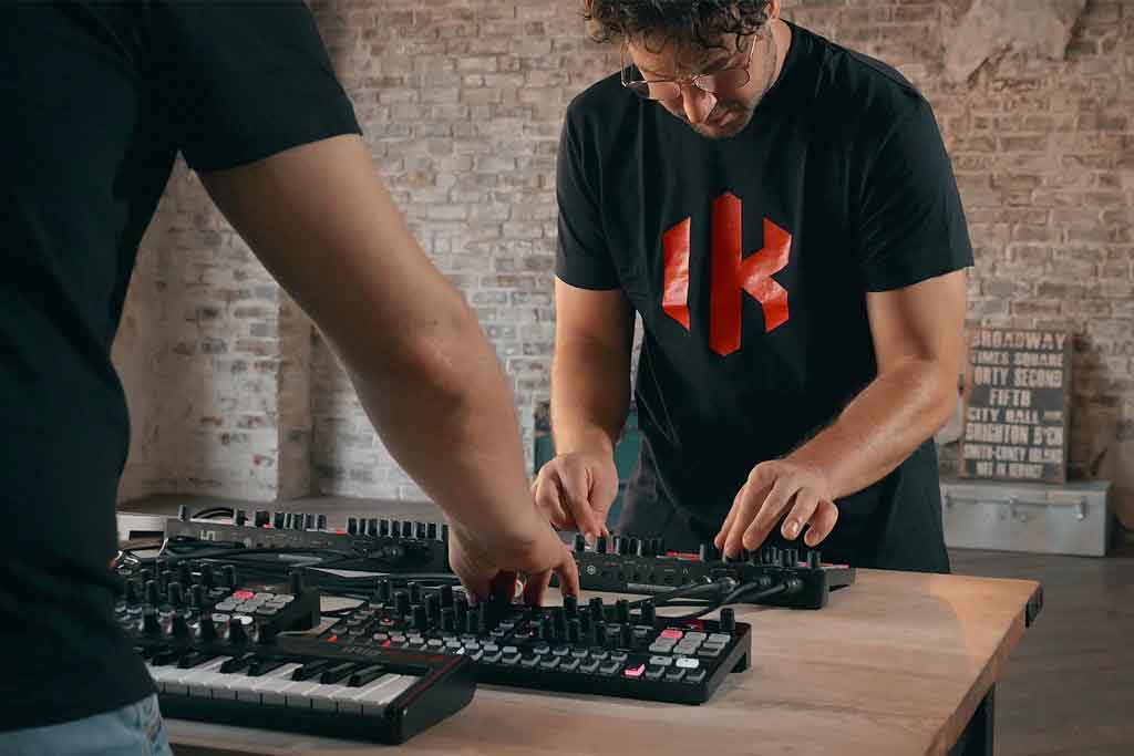 Synth IK Multimedia UNO Synth Pro X | Chính hãng - Trả góp 0%