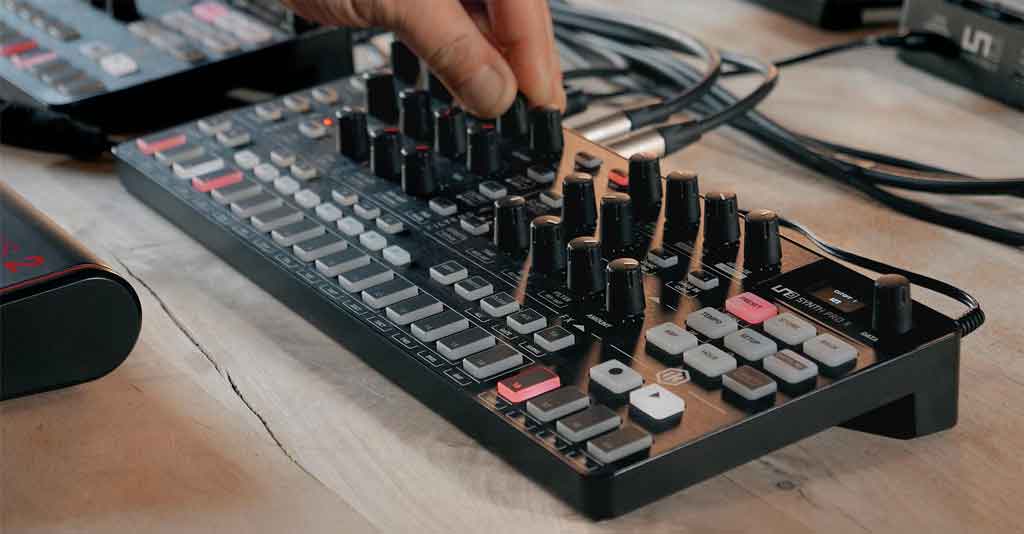 Synth IK Multimedia UNO Synth Pro X | Chính hãng - Trả góp 0%