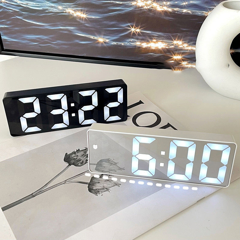 Tại Sao Bạn Nên Mua Đồng Hồ LED RGB Mini Để Bàn Báo Thức Decor Bàn Làm Việc - GH0712L Tại Khosivn?