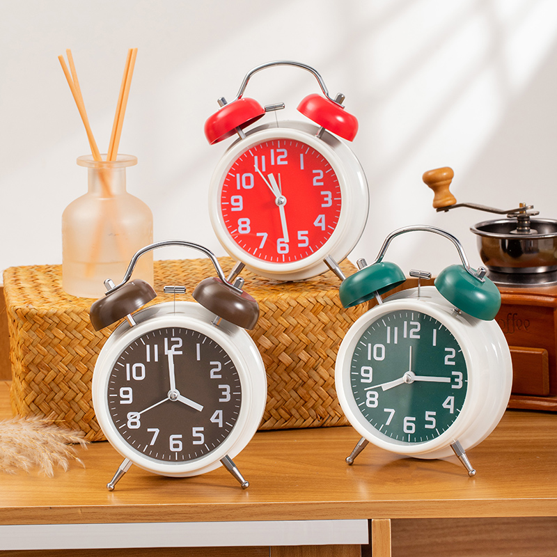 Tại Sao Bạn Nên Mua Đồng Hồ Chuông Reo Báo Thức Kim Trôi Để Bàn Kim Pin AA Size 3 - 4 inch Lớn DHCR-6016 Tại Khosivn?