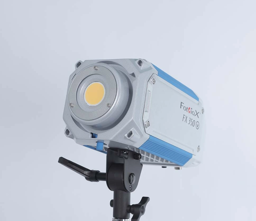 Đèn led fotodiox FX350 có khả năng tùy chỉnh nhiệt độ màu một cách linh hoạt