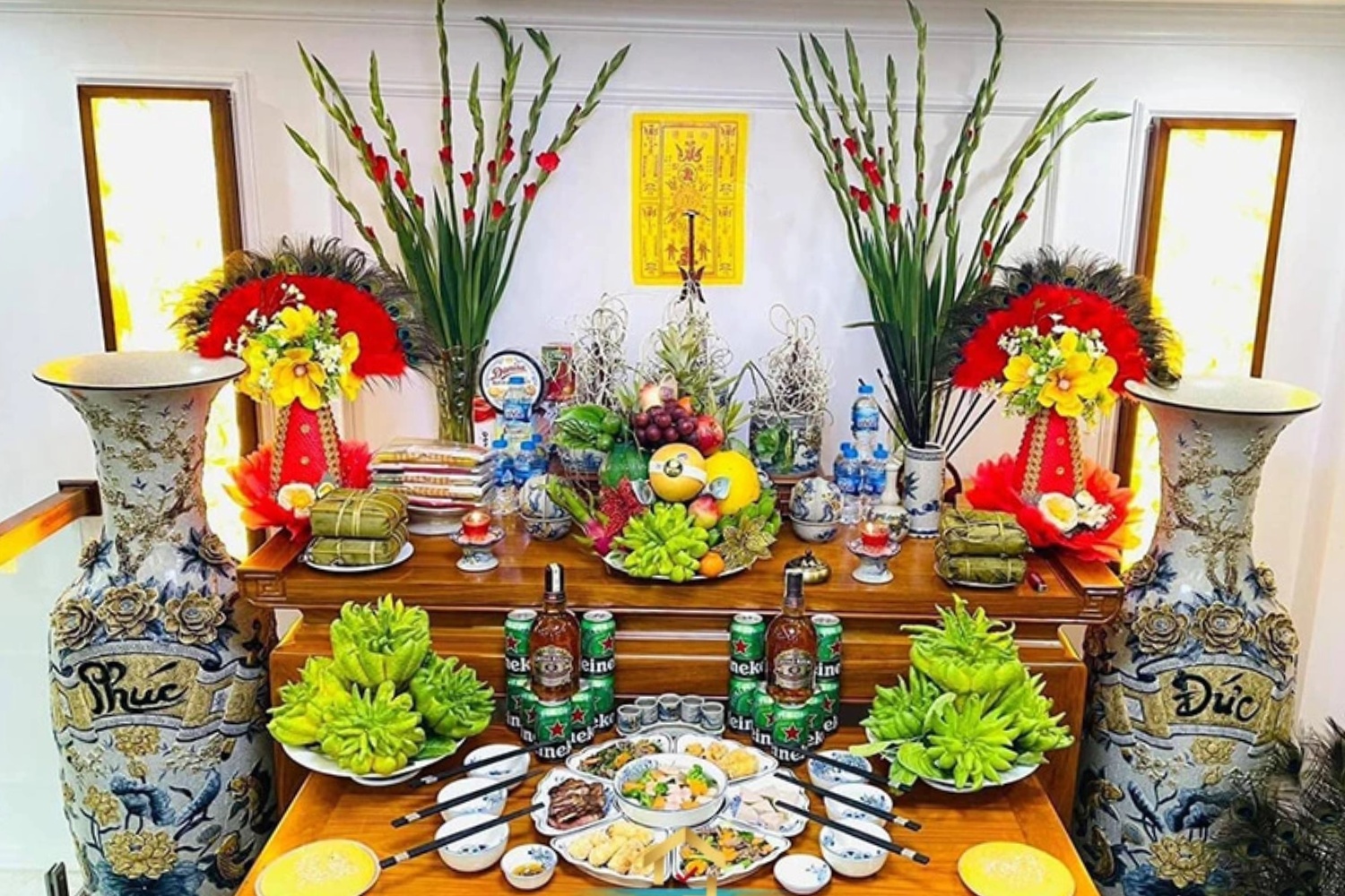 Cách chọn và ý nghĩa của hoa trang trí bàn thờ