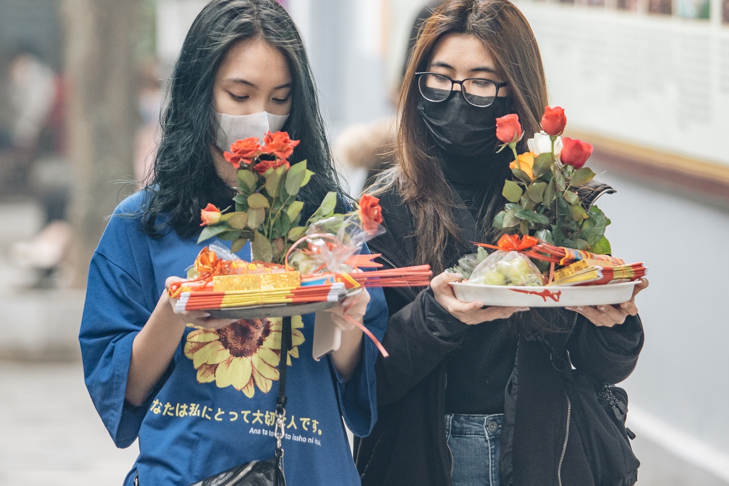 Cách hạ lễ sau khi dâng lễ, đọc văn khấn cầu duyên chùa Hà